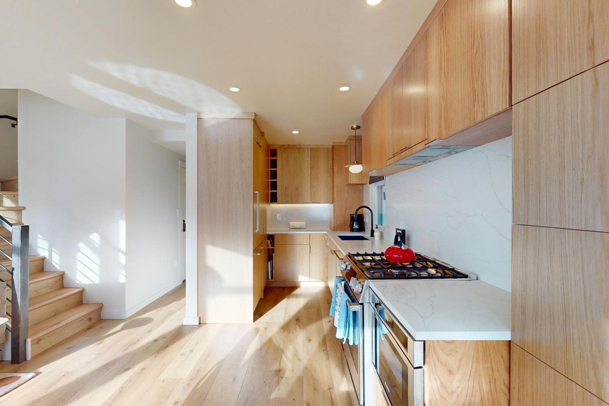 Pacific Ave West 615 - Mountain View Penthouse Apartment